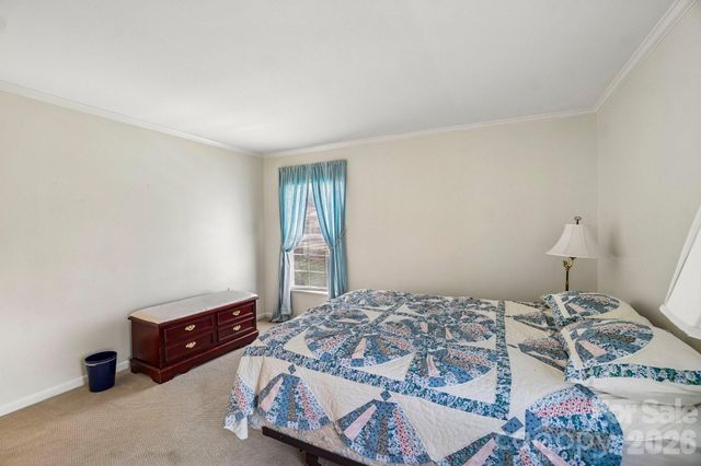 10 N June Lane, Hendersonville, NC 28792