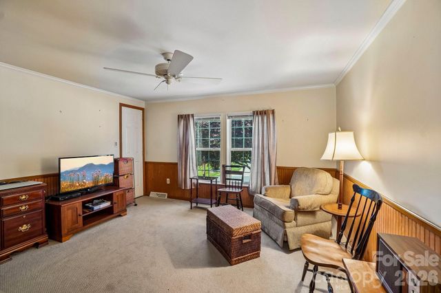 10 N June Lane, Hendersonville, NC 28792