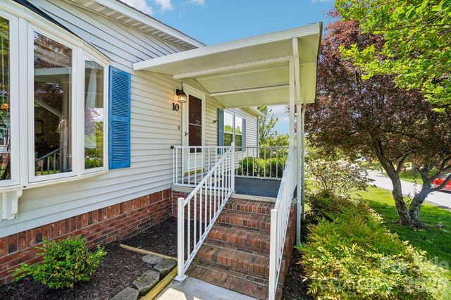 10 N June Lane, Hendersonville, NC 28792