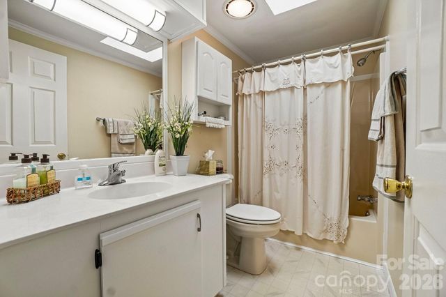 10 N June Lane, Hendersonville, NC 28792