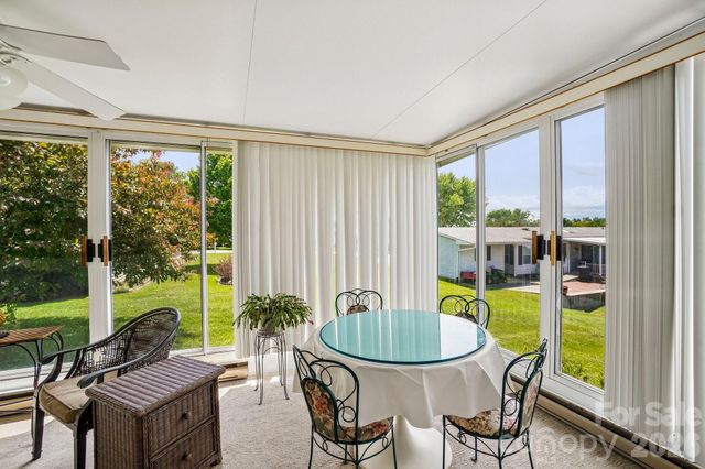 10 N June Lane, Hendersonville, NC 28792