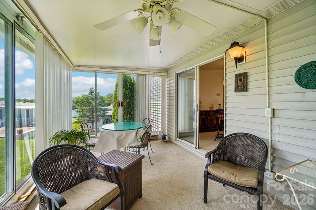 10 N June Lane, Hendersonville, NC 28792