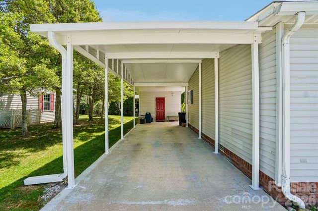 10 N June Lane, Hendersonville, NC 28792