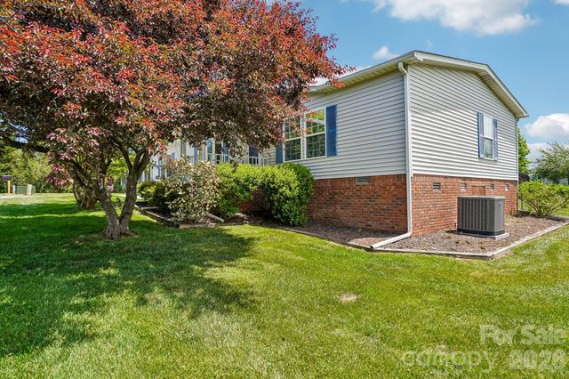 10 N June Lane, Hendersonville, NC 28792
