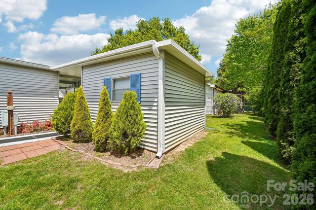 10 N June Lane, Hendersonville, NC 28792
