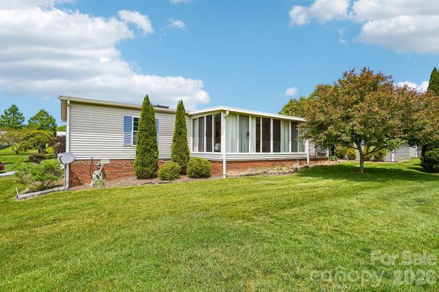 10 N June Lane, Hendersonville, NC 28792