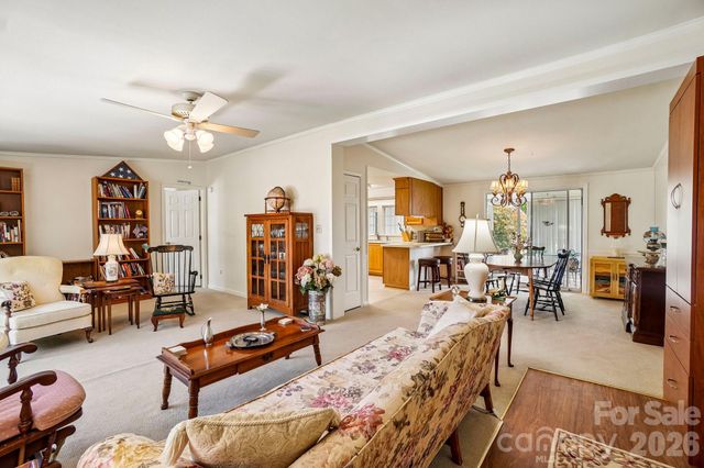 10 N June Lane, Hendersonville, NC 28792