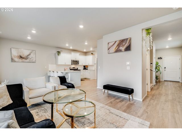 7897 Sw MARA Ct, Portland, OR 97224