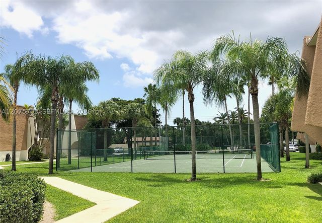 8281 SW 128th St 104, Pinecrest, FL 33156