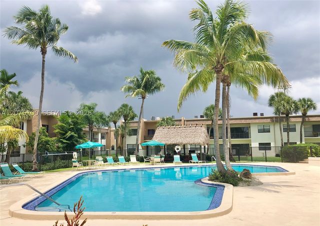 8281 SW 128th St 104, Pinecrest, FL 33156