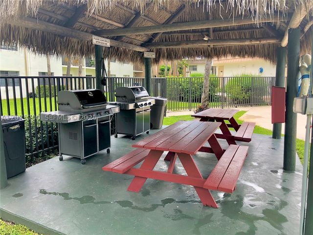8281 SW 128th St 104, Pinecrest, FL 33156