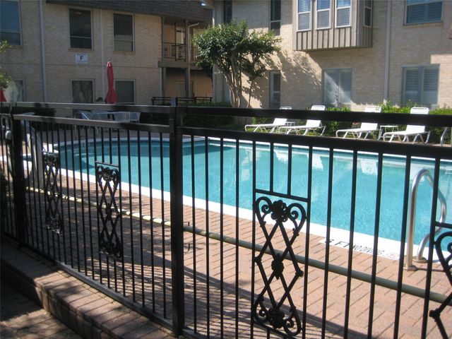 4320 S Bellaire Drive S 114W, Fort Worth, TX 76109
