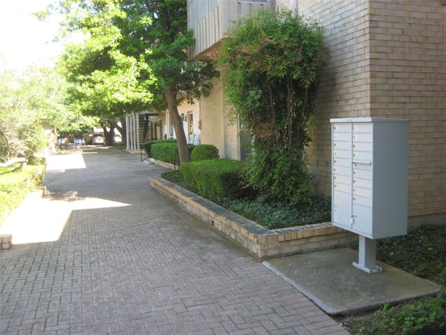 4320 S Bellaire Drive S 114W, Fort Worth, TX 76109