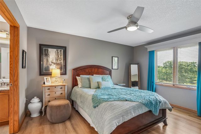 1906 SE Snowberry Lane, Ankeny, IA 50021