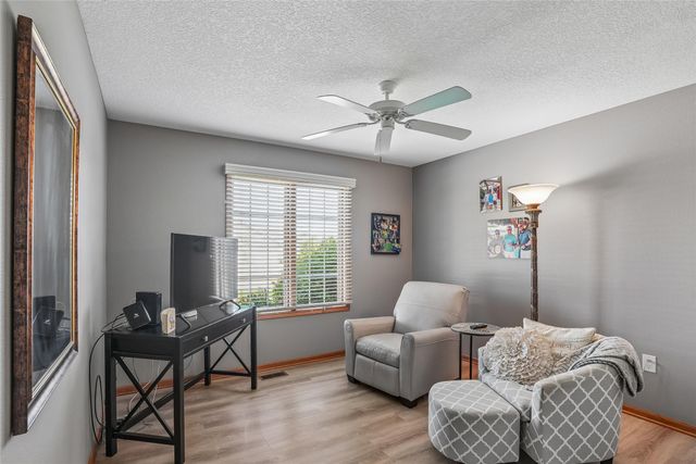 1906 SE Snowberry Lane, Ankeny, IA 50021