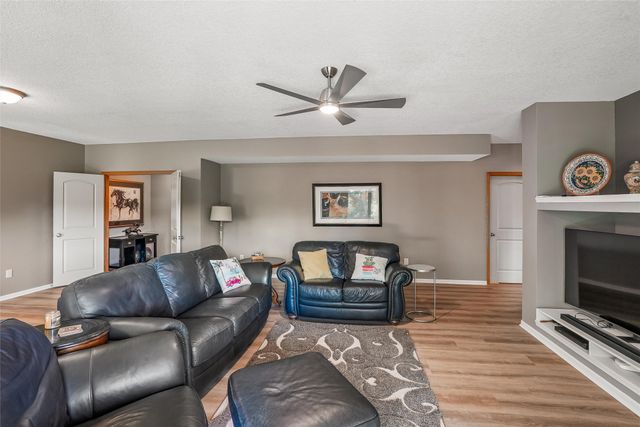 1906 SE Snowberry Lane, Ankeny, IA 50021
