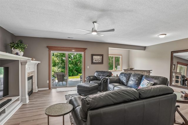 1906 SE Snowberry Lane, Ankeny, IA 50021