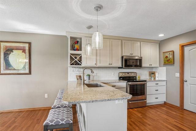 1906 SE Snowberry Lane, Ankeny, IA 50021