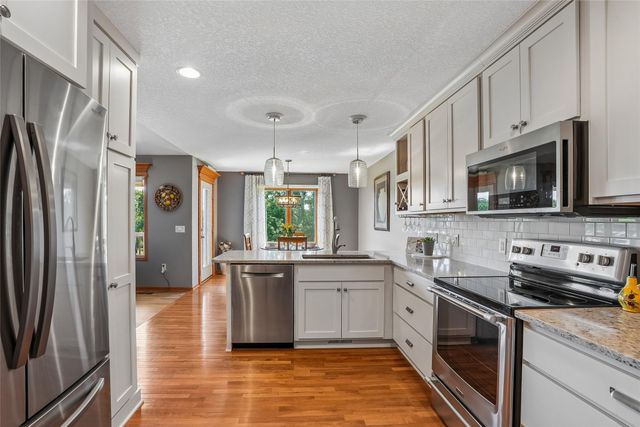 1906 SE Snowberry Lane, Ankeny, IA 50021
