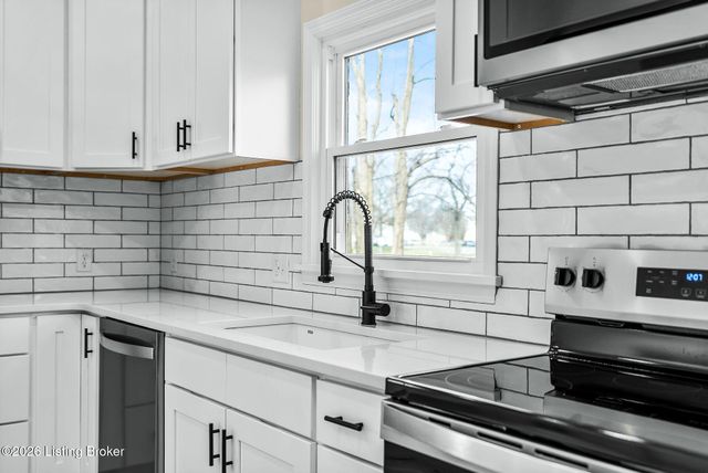 1112 Herr Ln, Louisville, KY 40222