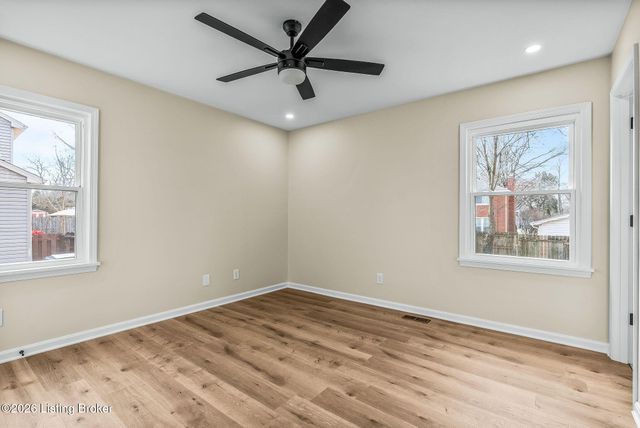 1112 Herr Ln, Louisville, KY 40222