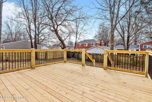 1112 Herr Ln, Louisville, KY 40222