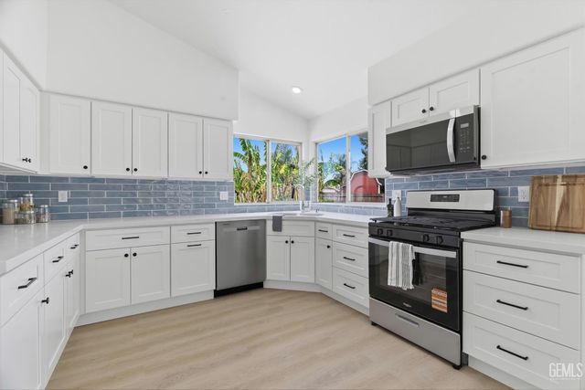 3902 Ocean Breeze Avenue, Bakersfield, CA 93313