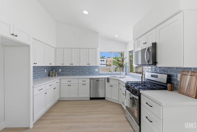 3902 Ocean Breeze Avenue, Bakersfield, CA 93313