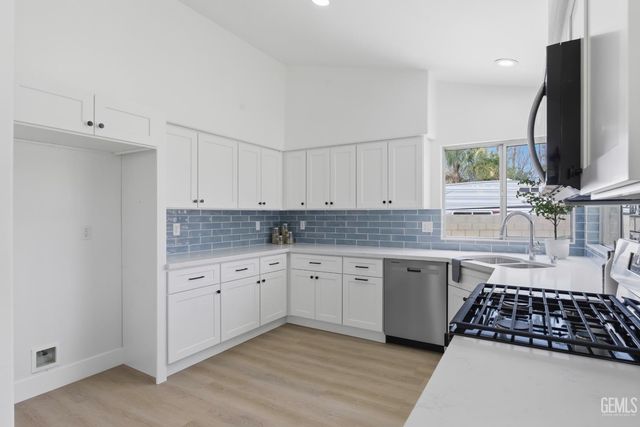 3902 Ocean Breeze Avenue, Bakersfield, CA 93313