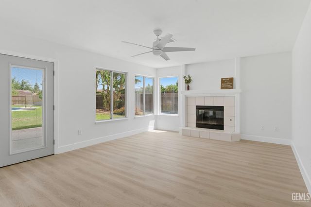 3902 Ocean Breeze Avenue, Bakersfield, CA 93313