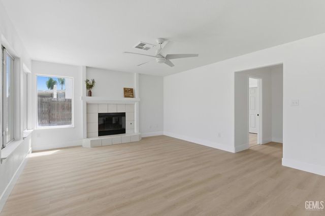 3902 Ocean Breeze Avenue, Bakersfield, CA 93313