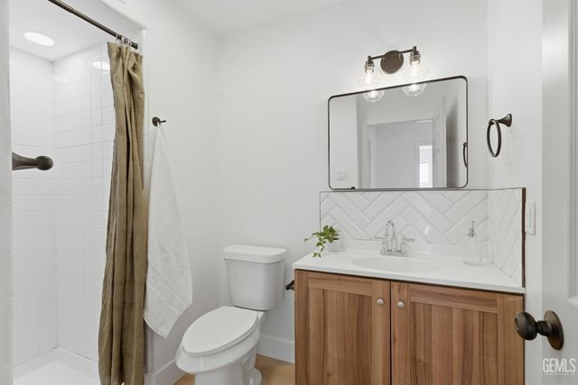 3902 Ocean Breeze Avenue, Bakersfield, CA 93313