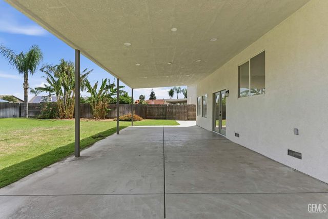 3902 Ocean Breeze Avenue, Bakersfield, CA 93313