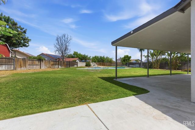 3902 Ocean Breeze Avenue, Bakersfield, CA 93313