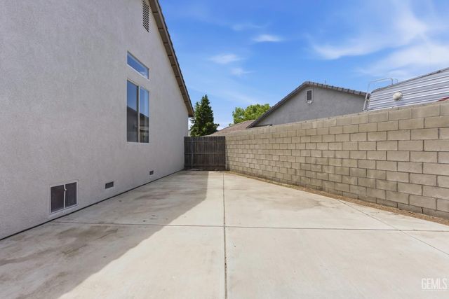 3902 Ocean Breeze Avenue, Bakersfield, CA 93313