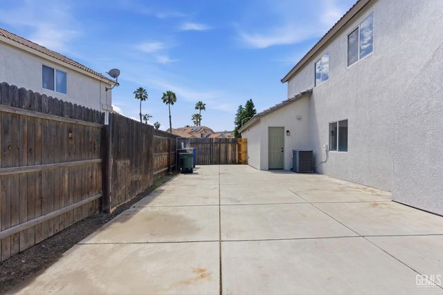 3902 Ocean Breeze Avenue, Bakersfield, CA 93313