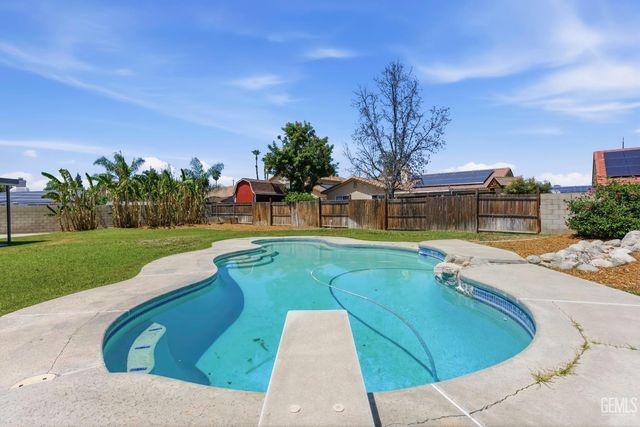 3902 Ocean Breeze Avenue, Bakersfield, CA 93313