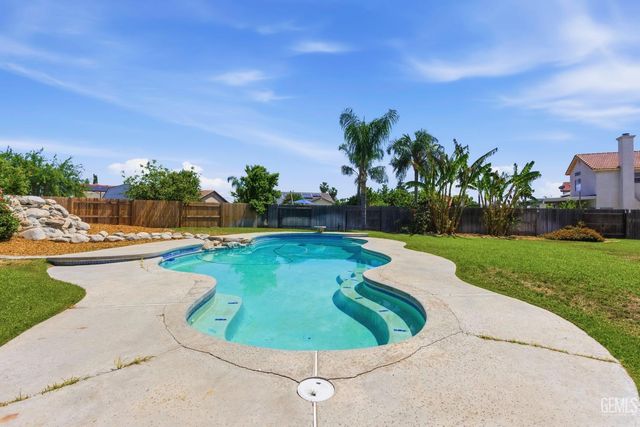 3902 Ocean Breeze Avenue, Bakersfield, CA 93313