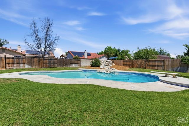 3902 Ocean Breeze Avenue, Bakersfield, CA 93313