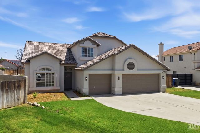 3902 Ocean Breeze Avenue, Bakersfield, CA 93313