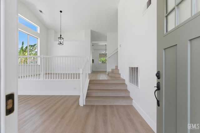 3902 Ocean Breeze Avenue, Bakersfield, CA 93313