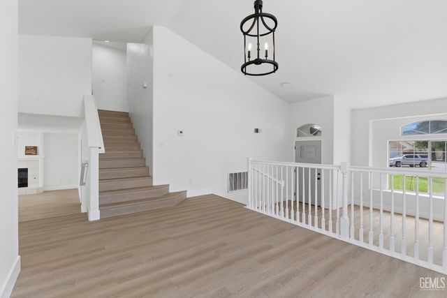 3902 Ocean Breeze Avenue, Bakersfield, CA 93313