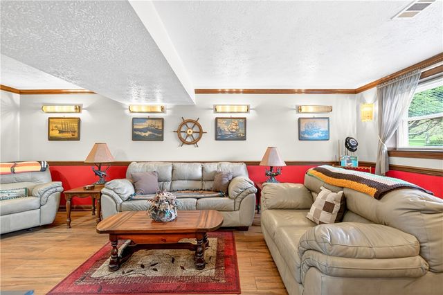 1032 Willow Glen Drive, Bethel Park, PA 15102