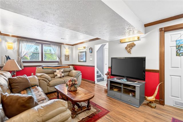 1032 Willow Glen Drive, Bethel Park, PA 15102