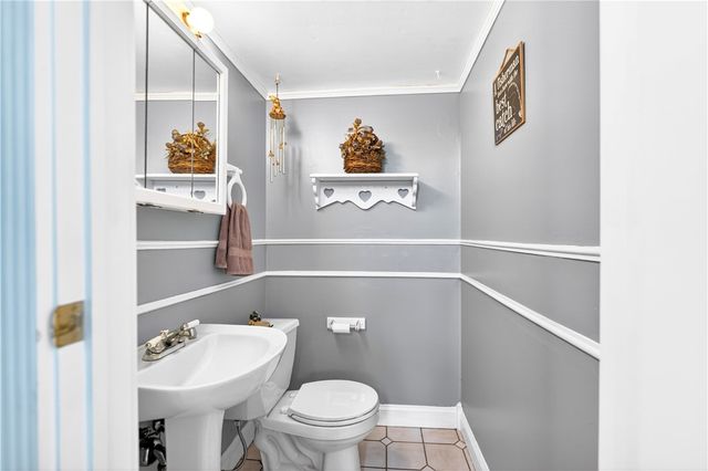 1032 Willow Glen Drive, Bethel Park, PA 15102