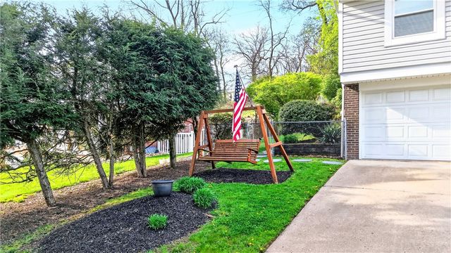 1032 Willow Glen Drive, Bethel Park, PA 15102