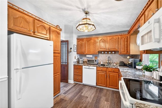 1032 Willow Glen Drive, Bethel Park, PA 15102