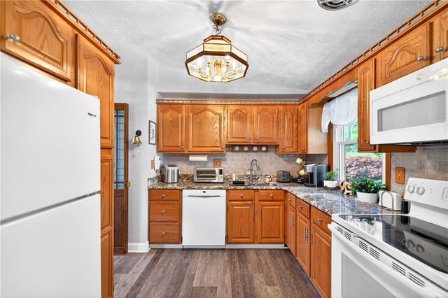 1032 Willow Glen Drive, Bethel Park, PA 15102
