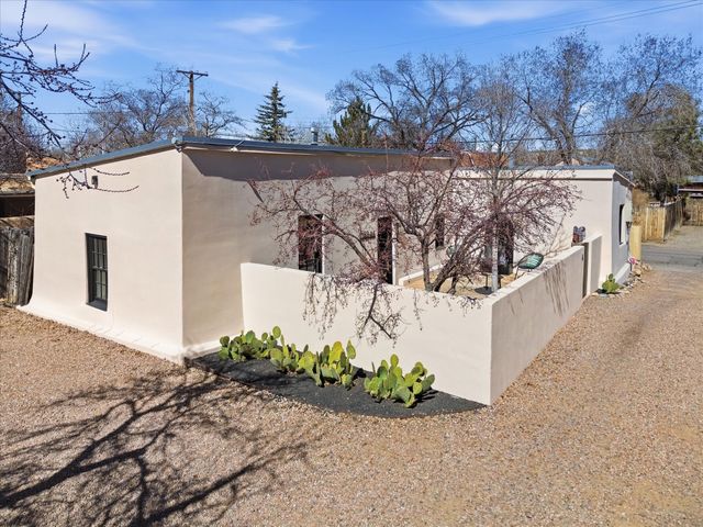 824 Dunlap Street A, Santa Fe, NM 87501