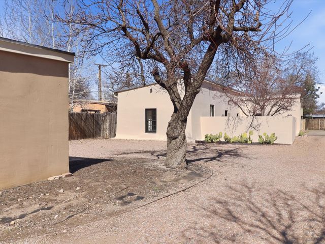 824 Dunlap Street A, Santa Fe, NM 87501